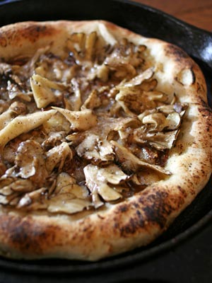 Pizza Funghi (Bianco)　キノコのピザ
