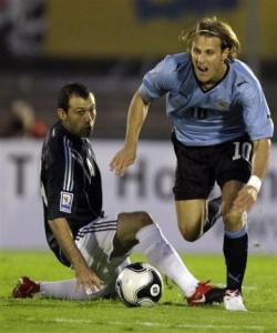 Diego Forlan, right, fights for the ball with Argentinas Javier Mascherano during a 2010 World Cup qualifying
