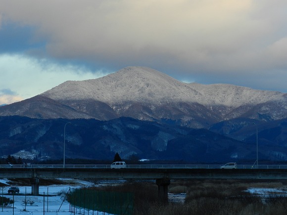 雪化粧の六角牛山