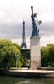 パリの自由の女神像